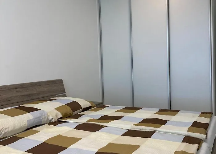 Apartment Mulberry With Parking In *