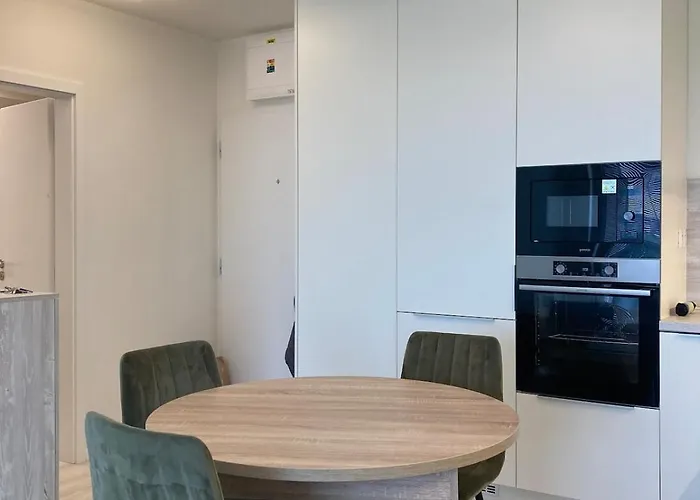 Mulberry With Parking In *